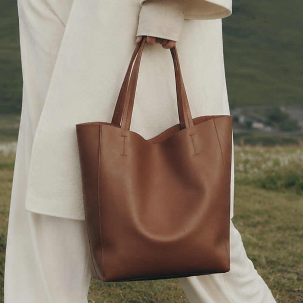 Havin Bag genuine leather tote bag, close-up